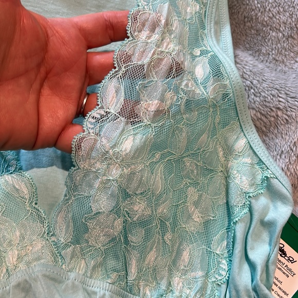 Light Green Sleeveless Top with Pretty Lace on Top- Large-NWT - Picture 2 of 10